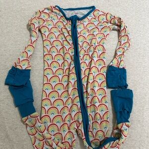Used 12-18m little sleepies primary rainbows